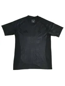 Maillot Real Madrid All-black 2024/25 - Concept